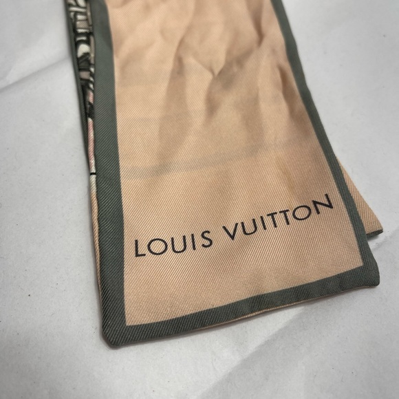 Louis Vuitton Twilly in Peach color, preloved. - Picture 8 of 10